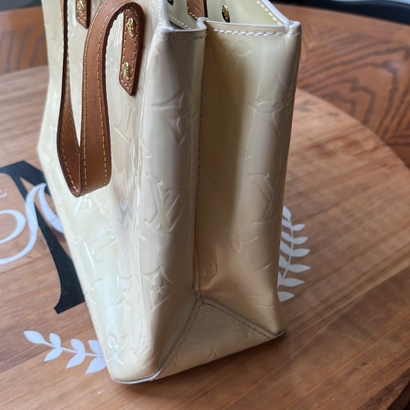 Louis Vuitton Vernis Reade
Mini Tote - Picture 5 of 12